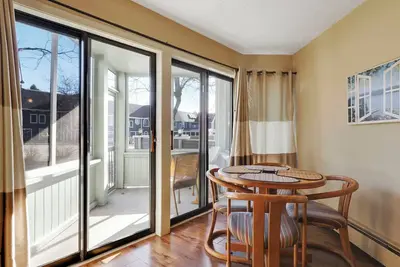 Image de Superbe suite pour chien acceptant une chambre au centre-ville de Charlevoix!