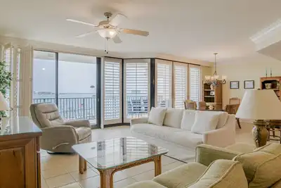 Image de Animaux acceptés! ! Phoenix on the Bay 2, magnifique condo au 6e étage! !