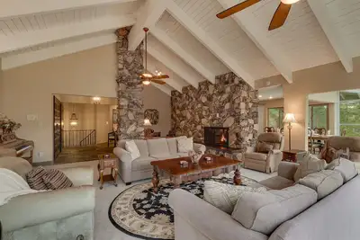 Image de Cedar Ridge Lake-house, 5 chambres Ă coucher dans un beau quartier calme (Zc221)