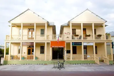 Image de Dans Seaside Proper \"Truman's Hideout\" est un condo 2br / 2ba avec vue sur l'océan!