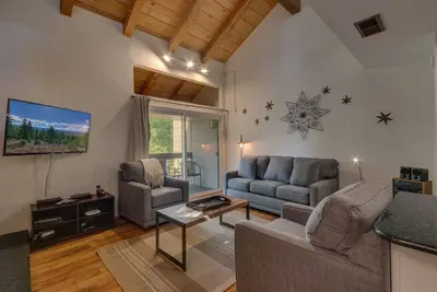 Image de Mountain High: 2 Br, 1. 5 Ba Maison de ville Ă Carnelian Bay, pour 4 personnes