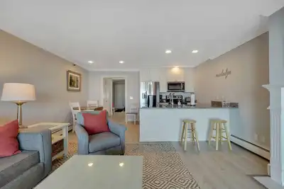 Image de Magnifique condo rez-de-chaussée rénové 1br Beachfront sur le lac Charlevoix