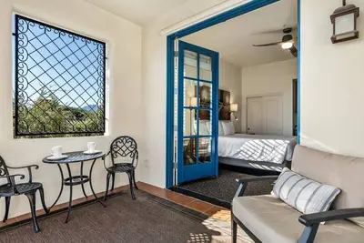 Image de Studio confortable et confortable à l'étage Legacy Villas avec vue sur la fontaine