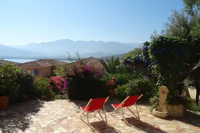 Image de Charmant T2 50m2 avec terrasse et jardin, vue baie et montagnes
