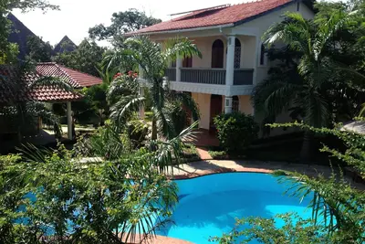 Image de Villa privée au style swahili, piscine, cuisinier et personnel, mer à 250 m