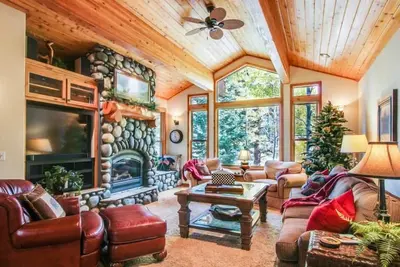 Image de Northstar Luxury Tree Lodge, Plafonds voûtés, Navette gratuite, Rec. Centre