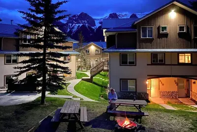 Image de 2 chambres à coucher, 1. 5 Salle de bains Codon, Canapé-lit Palliser, pour 6 personnes, bain à remous (commun), barbecue,