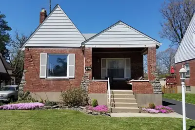 Image de Pleasant Ridge - à 8 miles du centre-ville de Cincinnati dans un quartier piéton