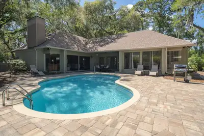 Image de 44 Stoney Creek / Harbour Town: Bestnest by Beverly Serral ** Piscine chauffable **
