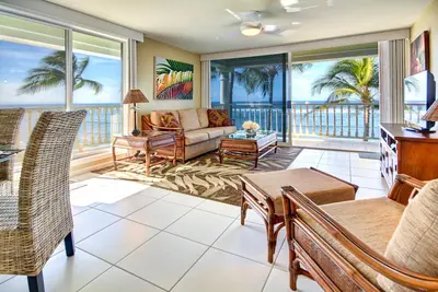 Image de Rare Lahaina Shores Oceanfront 1 Chambre vient d'être refait Jewel