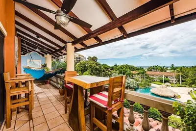 Image de Condo rénové à quelques pas de la plage dans le centre de Tamarindo