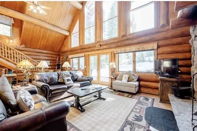 Image de Escapade en vraie montagne! Cabane en rondins dans les bois! 2 chambres + Loft / salles de bain.