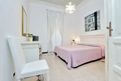 Image de Rome Colosseum Apartment Sat Tv \/ Wi-Fi Élégant 3br \/ 2baths dans la Rome antique