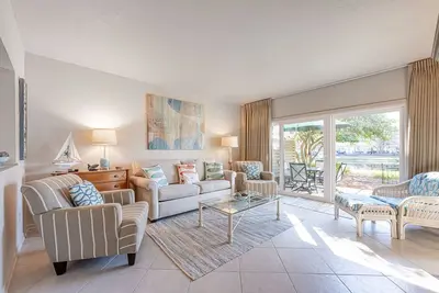 Image de Beachwalk Villa 5127 ~ Panier De Golf ~ Petite promenade de la plage! ~ Tram Gratuit & Wifi