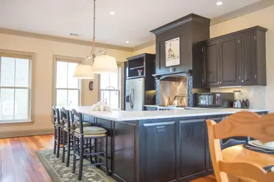 Image de Restez avec Lucky Savannah: Belle maison au dernier étage, à un pâté de maisons du parc Forsyth