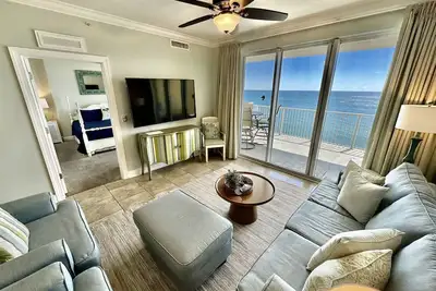 Image de Tropic Winds 2 Bdrm, Upscale, Highly Rated, Chaises de plage gratuites et parasol!