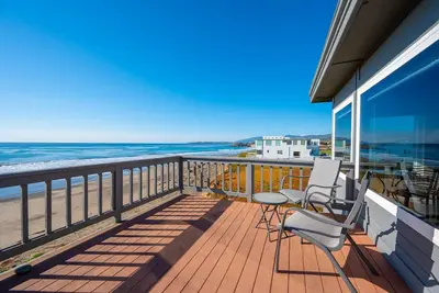 Image de Striking Oceanfront - Le sable à vos pieds!
