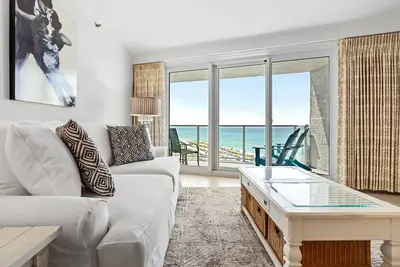 Image de Beachside Two 4278 ~ Beachfront ~ Belle nouvelle mobilier ~ Free Tram & Wi-Fi