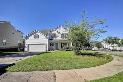 Image de Meublé, tous les services inclus Corporate \/ Court terme 4 Bdrm Home \/ Great School!