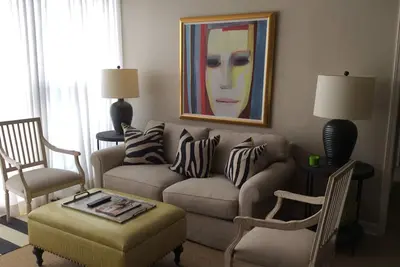 Image de 3 Bd \/ 3 Ba idéalement situé près de l'Université de High Point Market &