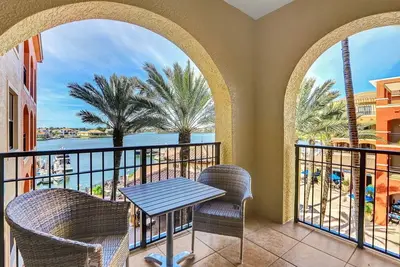 Image de Luxueux condo Esplanade donnant Smokehouse Bay