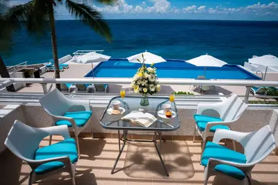 Image de Miramar # 202, Superbe condo Oceanfront 2 miles au nord de la ville, Great Snorkeling!