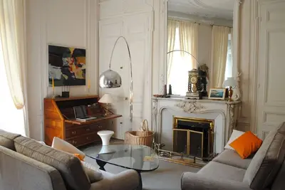 Image de Niveau élevé, 170m2-1840 pieds carrés, 3 chambres, Arc de Triomphe / Champs Elysées