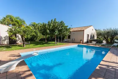 Image de Villa avec piscine, jardin, Ă 1, 6 km de la plage de sable, calme, WiFi, climatisation, max. 7 pers.