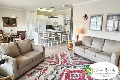 Image de Comfy Lake Front ~ Vente flash ~ Réservez maintenant