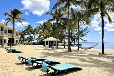 Image de Détendez-vous à la Cayman! - Paddle Board ou Kayak à Callie Kai par CaymanVacation