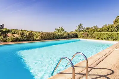Image de Maison Ă Salignac avec Piscine