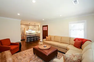 Image de Luxe moderne 5 étoiles près de Uptown, emplacement paisible