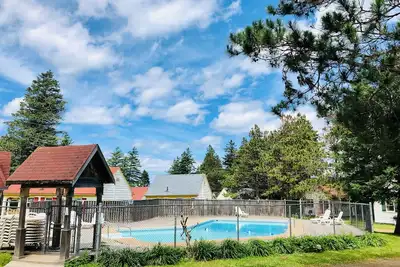 Image de Green Gables Bungalow Court