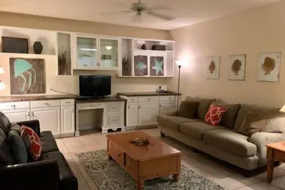 Image de Cozy Lake Front ~ Vente Flash ~ Réservez maintenant