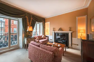 Image de 10 Curzon Street Apartments by Mansley