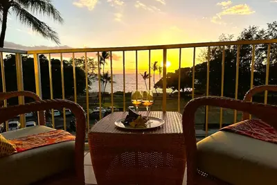 Image de Penthouse 5 étoiles spacieux au dernier étage! Rénové avec vue sur l'océan depuis chaque chambre!