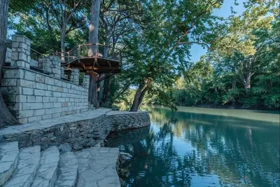 Image de Riverhaus sur la Guadalupe - 8 personnes
