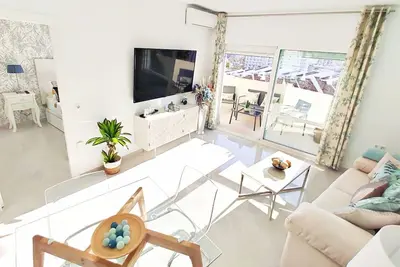 Image de Beau, lumineux, frontbeach, vue mer, terrasse, 5 piscines, wifi, A. C