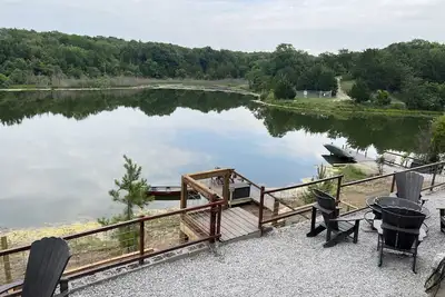 Image de Texoma Lake House 3, étang au bord de l’eau, vue sur le lac Marina, grand logement 4 chambres à coucher, maison