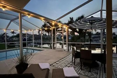 Image de Paradis! Calme et paisible. Palmiers, couchers de soleil, piscine chauffée en plus!