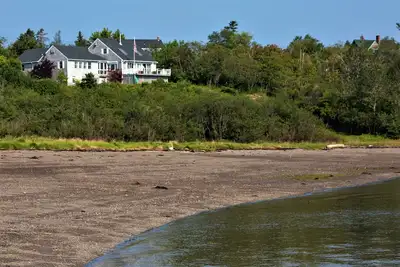 Image de Oceanfront - 5 Acre Private Beach Estate, voir les baleines et les aigles depuis le pont