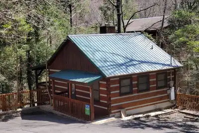 Image de Cabine Moonshine Madness est accessible à pied au centre-ville Gatlinburg