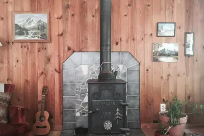 Image de Écoutez la rivière depuis la cabane confortable de Mt Hood avec poêle à bois et chiens Ok!