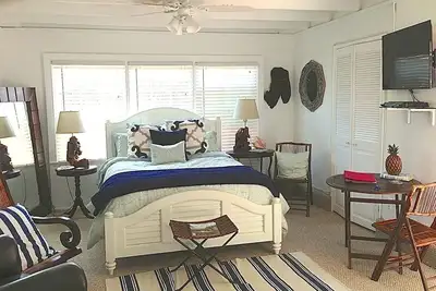 Image de Cottage est tout nouveau et charmant, Ă quelques pas de la plage.