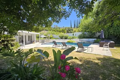 Image de Retreat Piscine PRIVÉE & Jacuzzi Home 4br \/ 3ba Dort 9 En Lits