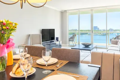 Image de Condo spacieux et confortable avec une vue imprenable sur les cĂ´tes
