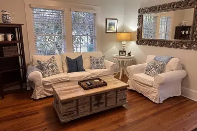 Image de Charmant Cottage 2 Br - Walk to Marta - pour 3 personnes