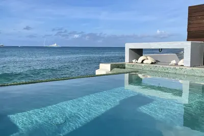 Image de Yacht de cent millions de dollars sur terre 5 étoiles Villa Namaste