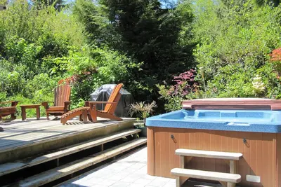 Image de Cabane Cedar Shack au bord de la plage avec bain à remous privé, à 3 min à pied de la plage