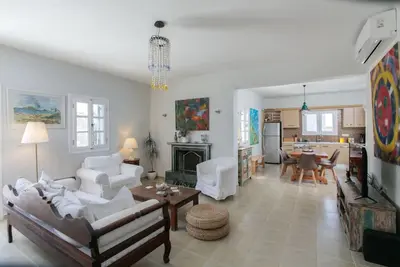 Image de Mer Naxos • Villa Dimitra • 3 Bdr • 3. 5 Bain • Capacité d'accueil 8 personnes @ Plaka Beach